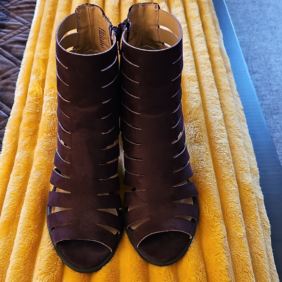 Sandals - Picture 3 of 16